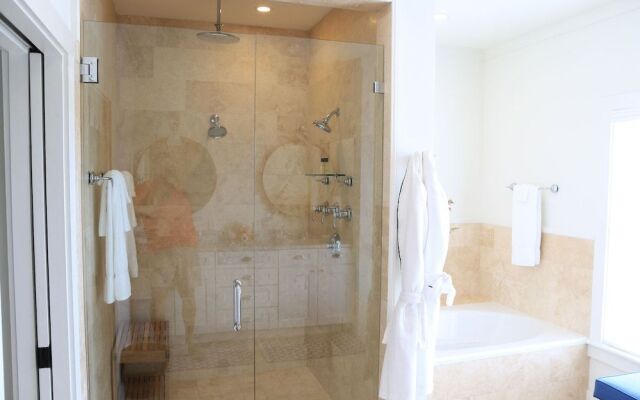 The Sandpiper Inn & Cottages