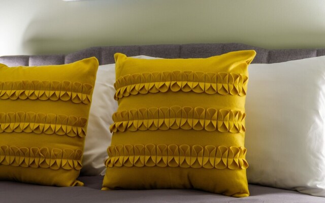 FRONTDESK 2015 East 4th Street Apts Downtown Cleveland