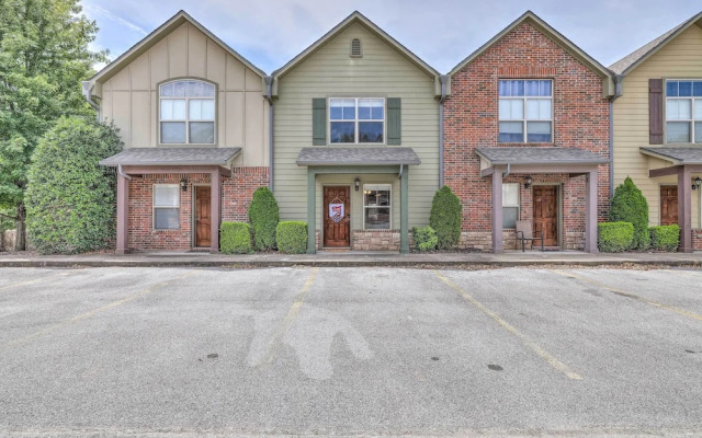 Charming Springdale Townhome ~ 5 Mi to Dtwn!