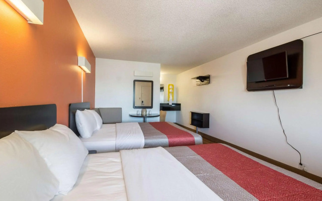 Motel 6 Indianapolis, IN – South