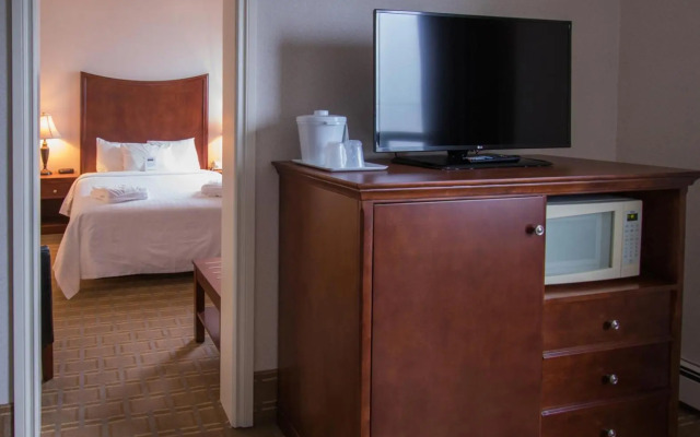 Prince Arthur Waterfront Hotel & Suites