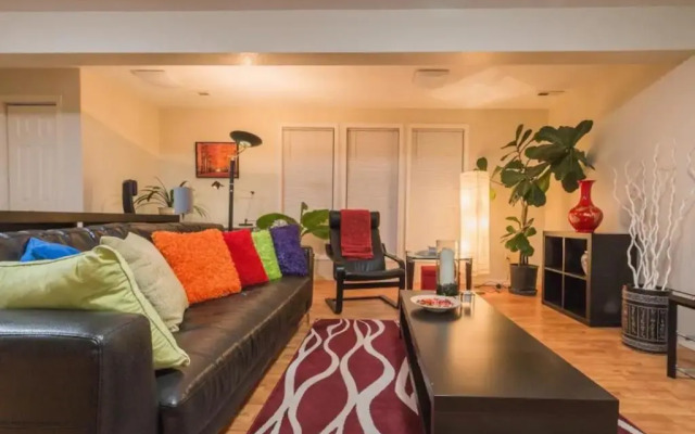 Two Bedroom MIL Apartment Close to Airport Link Rail