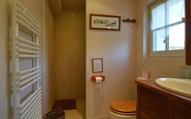 Snug Holiday Home In Chambourg-Sur-Indre With Pool