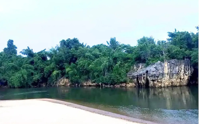 19 Degrees Resort