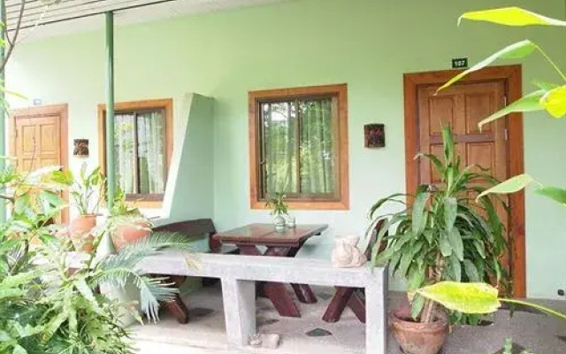 Baan Sala Lung Dam Resort