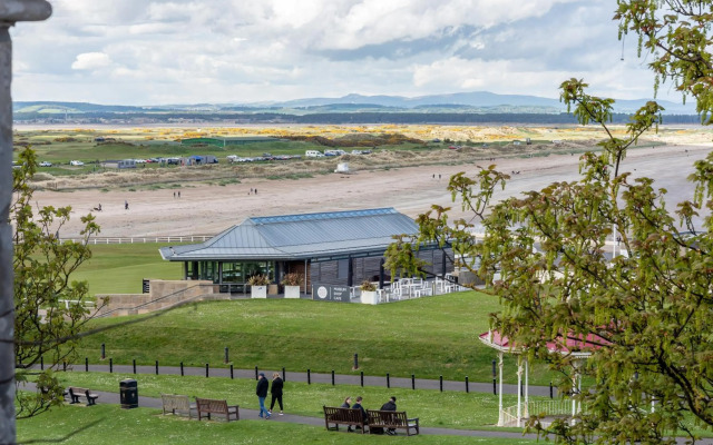 Golfers Dream 100 yards to Old Course