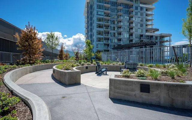 AQUA Corner Unit w Amazing View 614