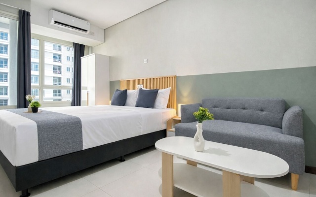 Strategic And Neat Studio At Nifarro Park Apartment – Guest Rooms – Jakarta