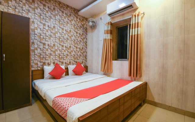 OYO 41435 Golden Residency