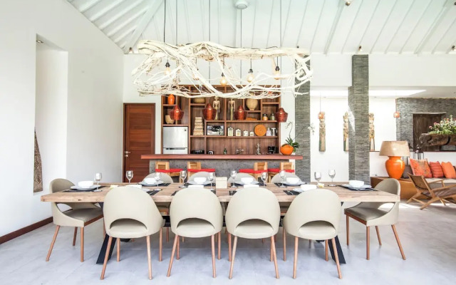 Dreamy 5BR Haven, 200m to Berawa's Blissful Beach