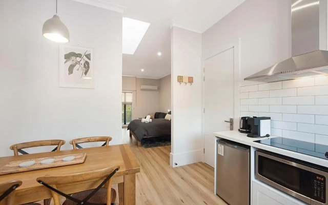Little Hopwood Apartments No2