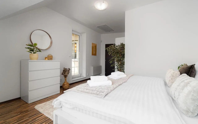 Spacious House 100m2 with Garden, Grill and Parking