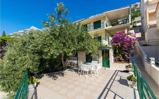 Three-Bedroom Apartment Omis with Sea view 07
