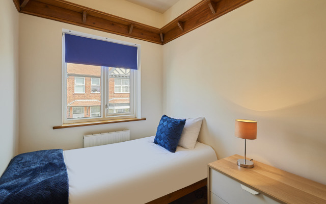 Host Stay Cromwell House