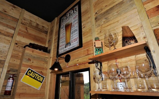 Falcon Apartments - Terrace