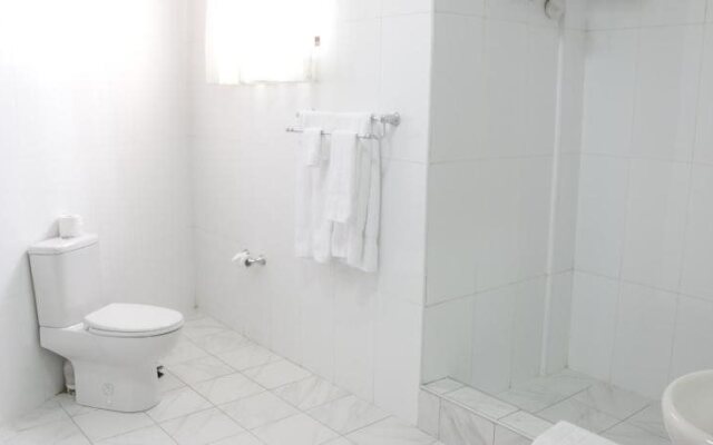 Coconut Grove Sakumono Hotel