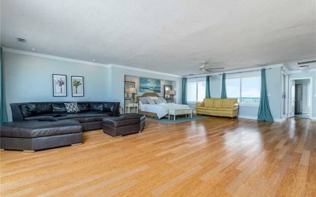 Beachfront Sapphire - Six Bedroom Home