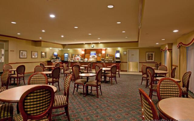 Holiday Inn Express Las Vegas - Stadium Area by IHG