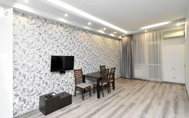 Northern Avenue, 1 bedroom Modern, Renovated apartment HH999