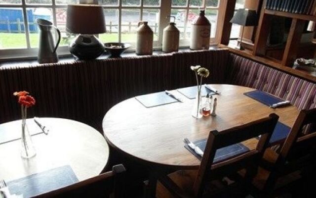Three Horseshoes