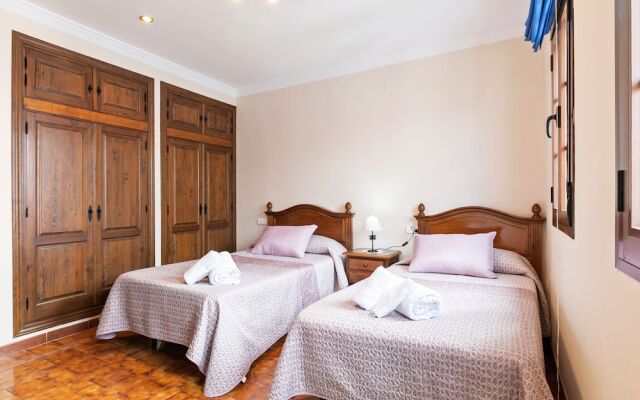 Voguish Holiday Home in Arriate with Terrace