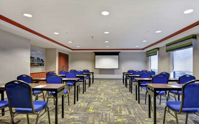 Hampton Inn & Suites Newark-Harrison-Riverwalk
