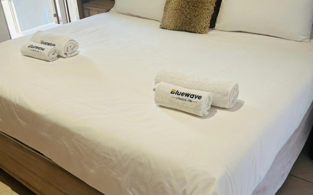 Bluewave Villa at 944 Kota