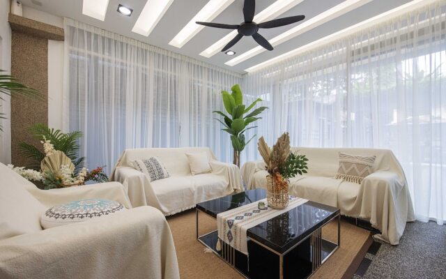 25000sqft Grand Luxe Villa PJ 13BR 42Pax