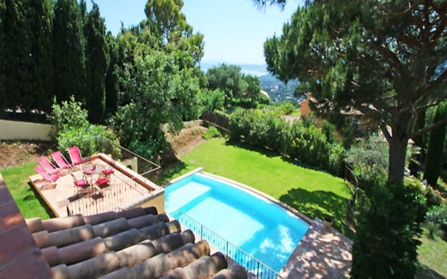 Spendid Holiday Home in La Croix-valmer With Swimming Pool