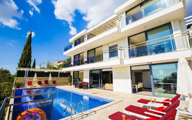 Villa Merak by Akdenizvillam