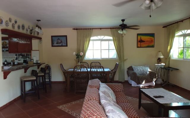 Great Privacy 3 Bedroom Villa Near the Beach