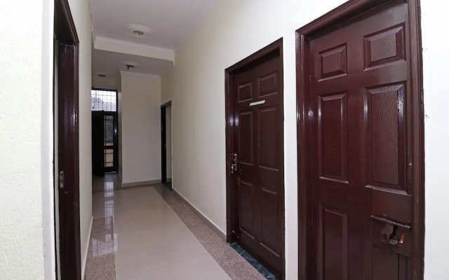 OYO 10759 Hotel Golden Nest