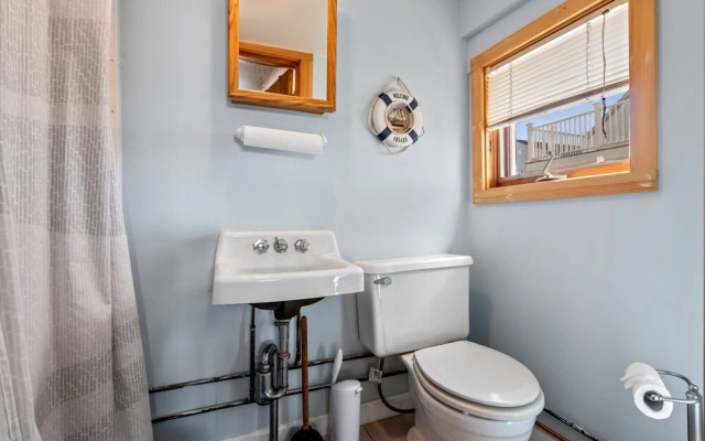 Beachfront Pet Friendly Sleeps 15 Bbq!