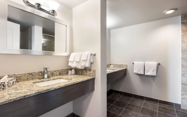 Days Inn by Wyndham Airdrie