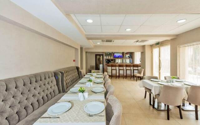La Garden Hotel