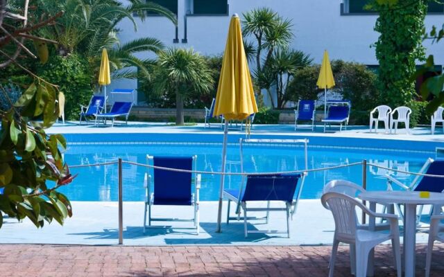Marina Club Hotel