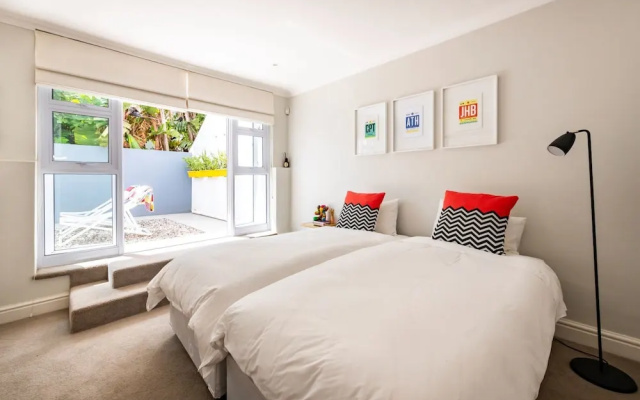 2 Bedroom Home in Fresnaye Cape Town