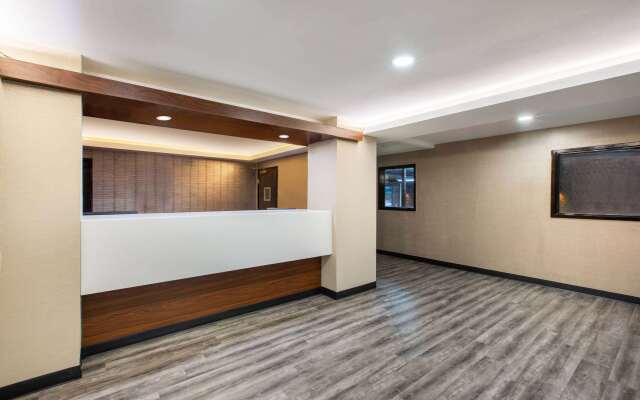 Super 8 by Wyndham Salina I-70