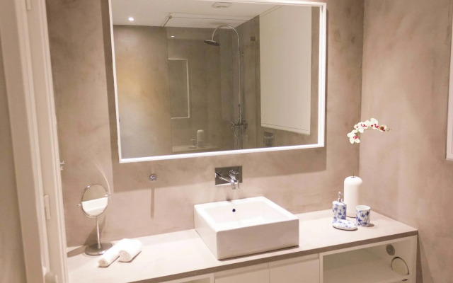 Alfama Blue Studio Loft Apartment - by LU Holidays