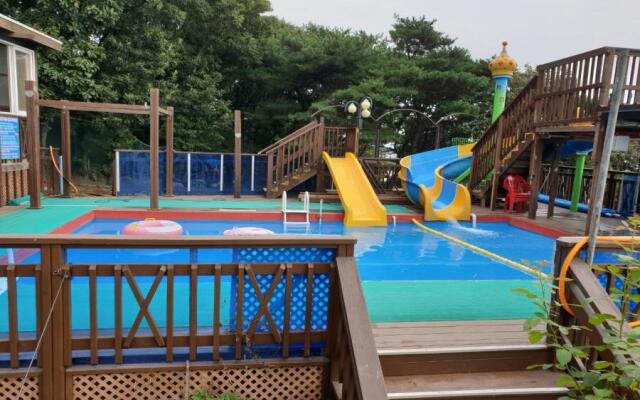 Ganghwa Hana & Alice spa Pension