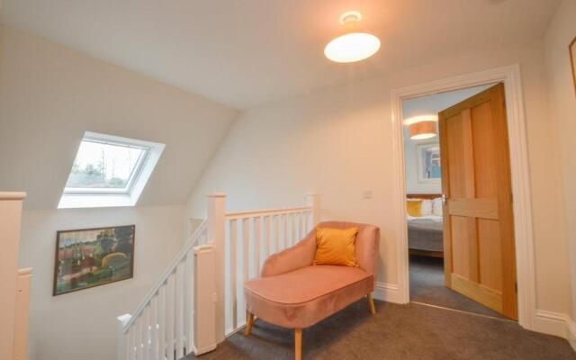 Blackmount House