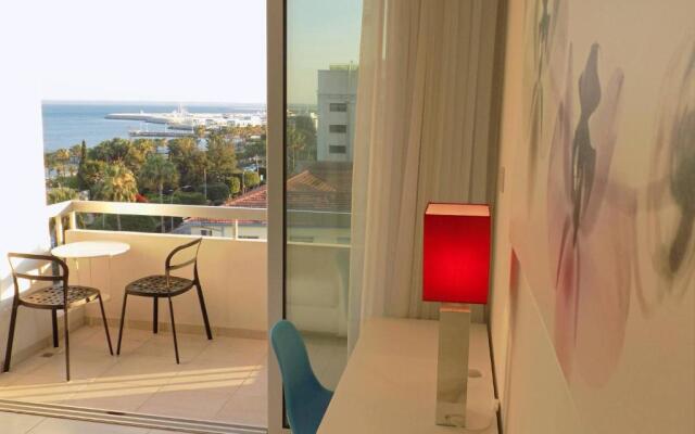 2b Boutique Seafront Apartment Olympic Beach