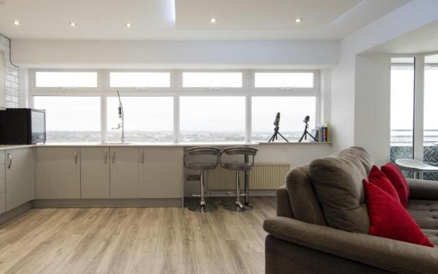 Luxury Panoramic Balcony Swindon Central