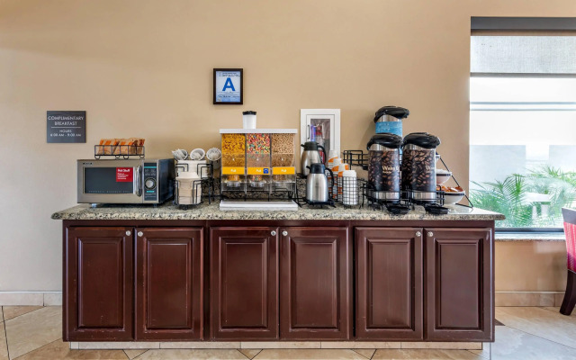 Comfort Inn & Suites Colton