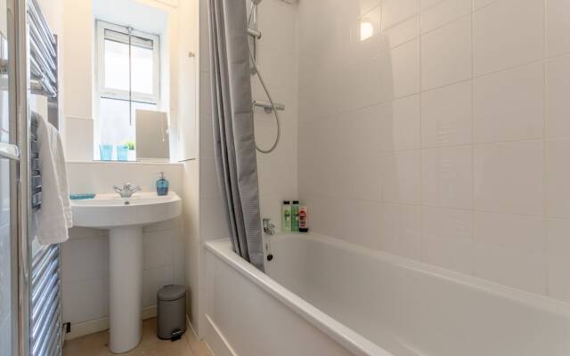 Well-located 2 Bedroom Flat Close To Angel Station