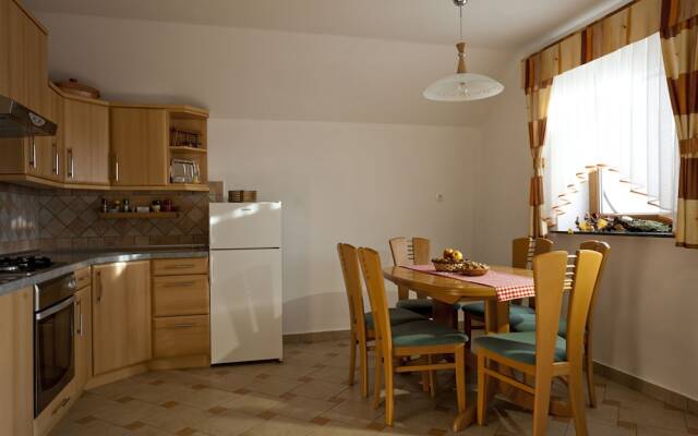 Vineyard cottage Ucman