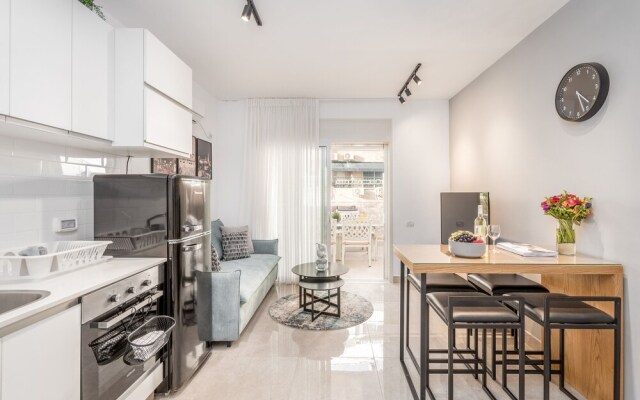 One BDR with a Huge Terrace