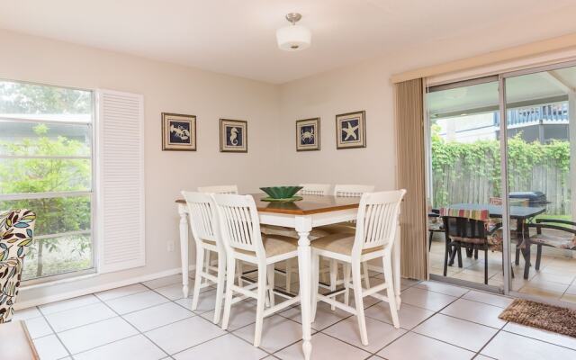 Crescent Street 1138 A by Vtrips