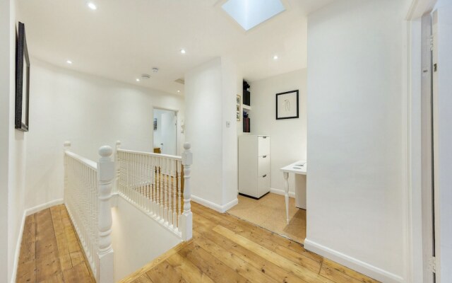 The Spacious Putney Duplex - SCF