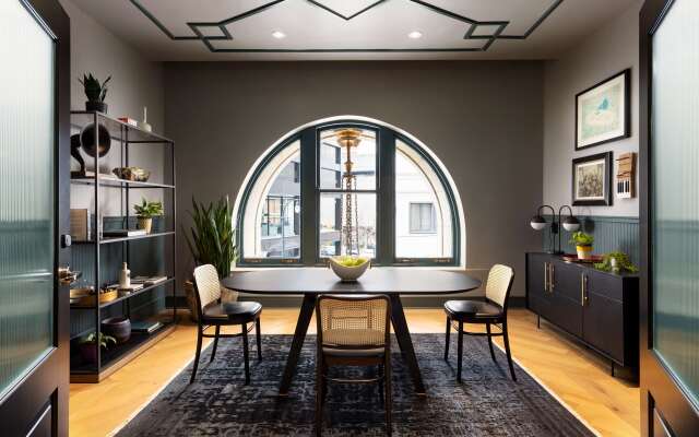 The Candler Hotel Atlanta, Curio Collection by Hilton